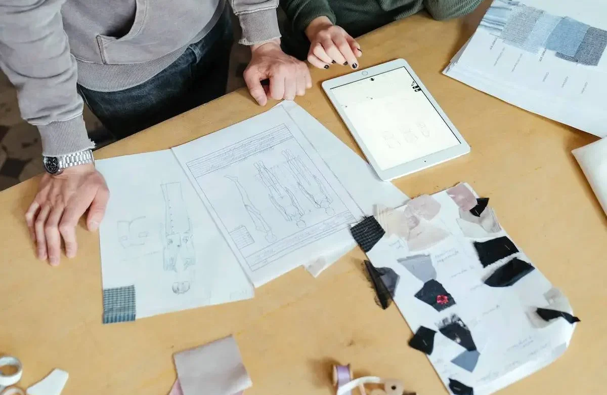 How to Choose the Right Clothing Manufacturer for Your Brand – Essential Tips and Questions